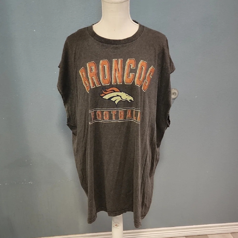 NFL Team Apparel Broncos Football Distressed Grunge Destroyed Sleeveless Shirt